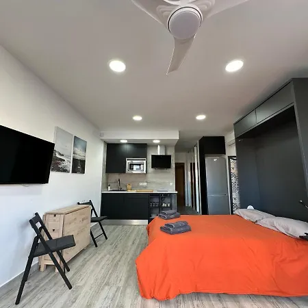 Verdiales Comfort, Center Studio, Beach, And Center Close By Namaste Elite Apartman